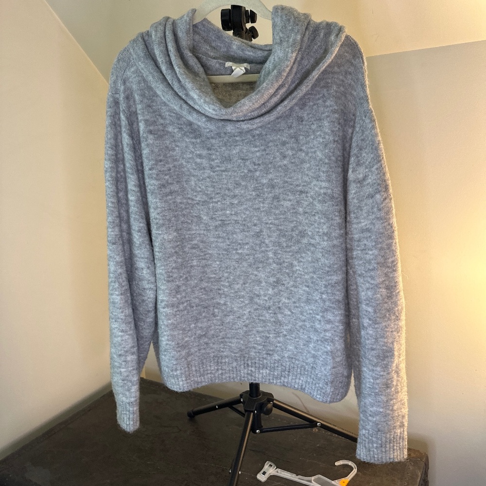 Women’s HM sweater